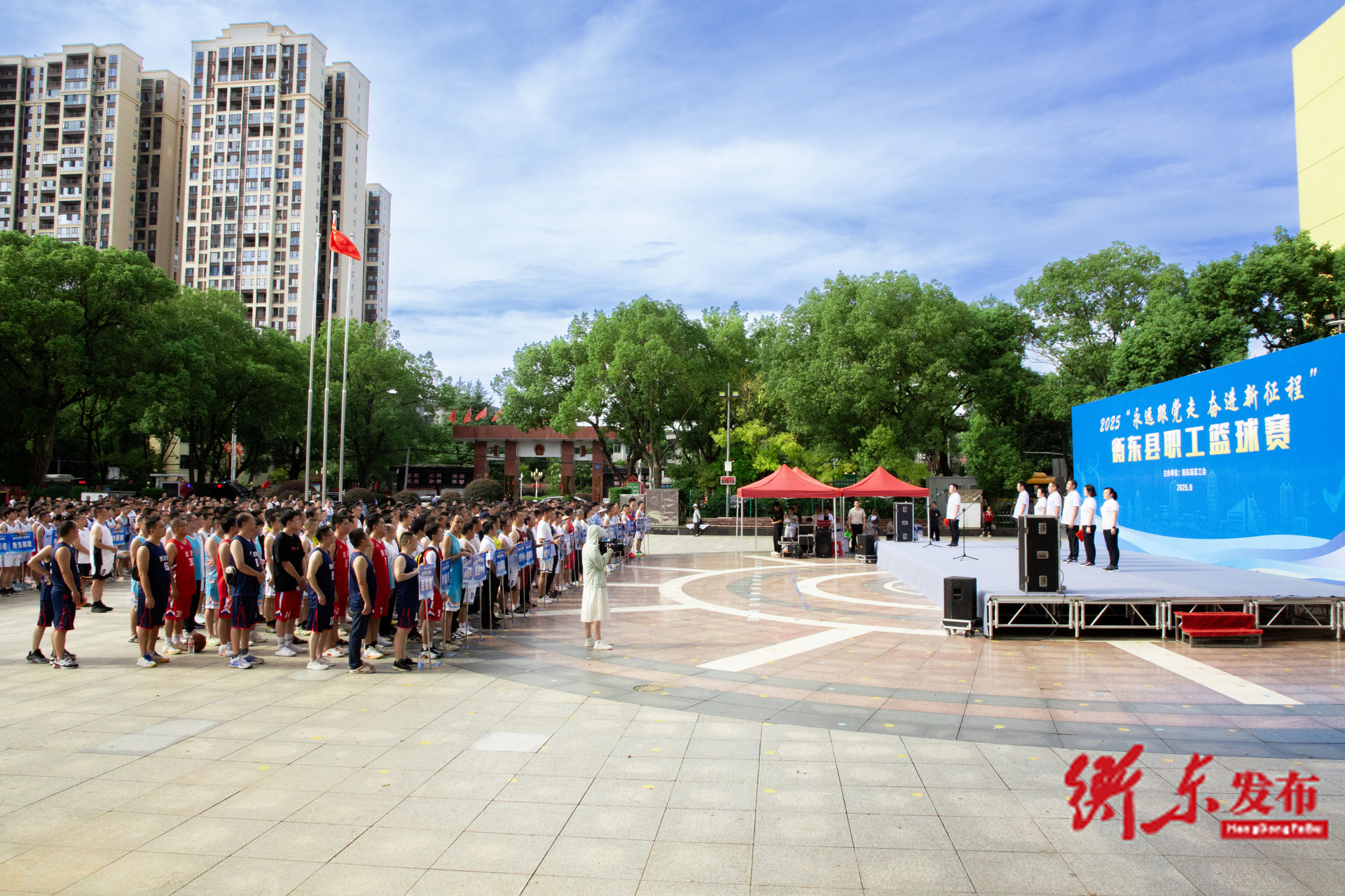 “永远跟党走 奋进新征程”2025年衡东县职工篮球赛火热开赛