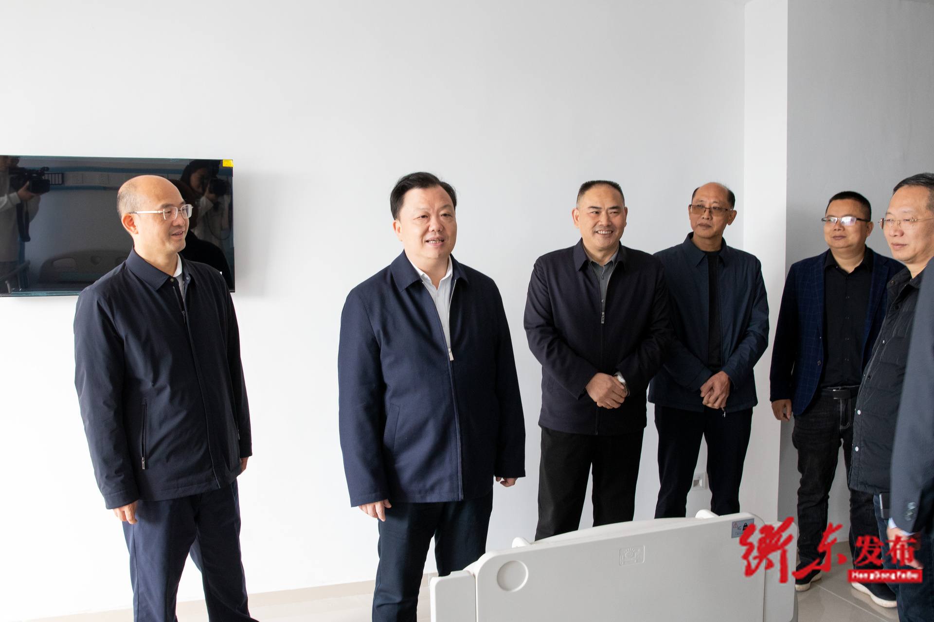 谭建华赴县中医医院、县妇幼保健院新院区调研项目建设与搬迁筹备工作