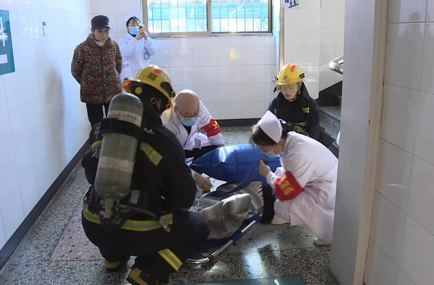 县人民医院举行2025年消防演练