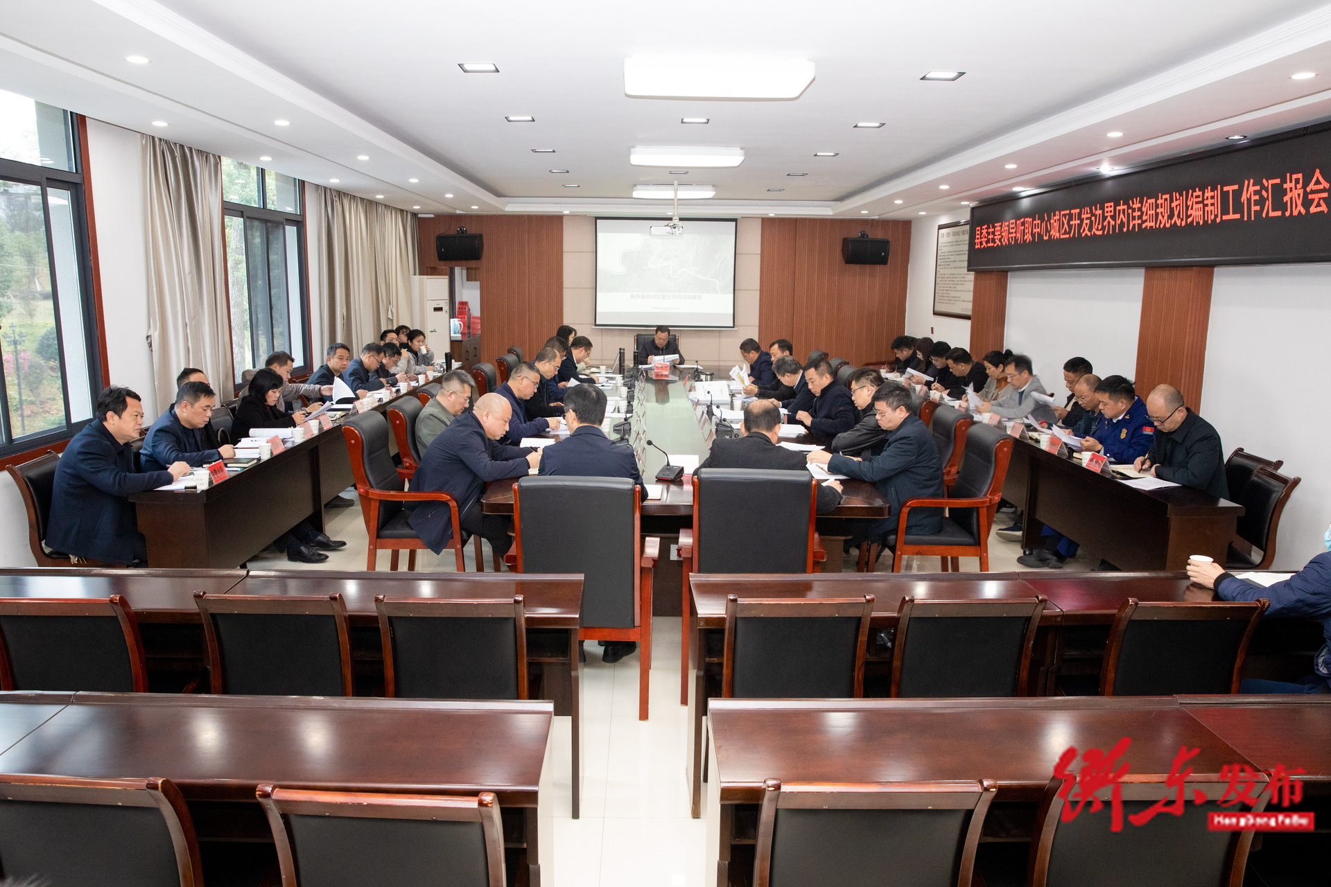 谭建华专题听取中心城区开发边界内详细规划编制工作汇报