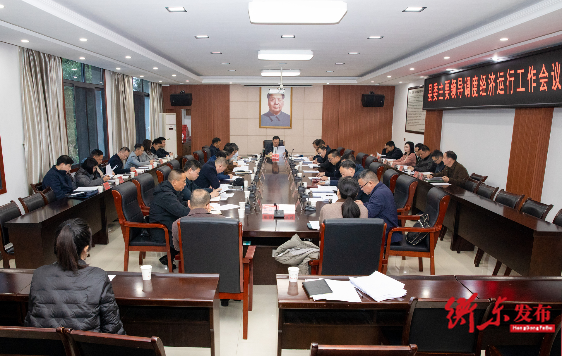 谭建华专题调度经济运行工作 锚定目标冲刺收官 科学谋划布局开篇