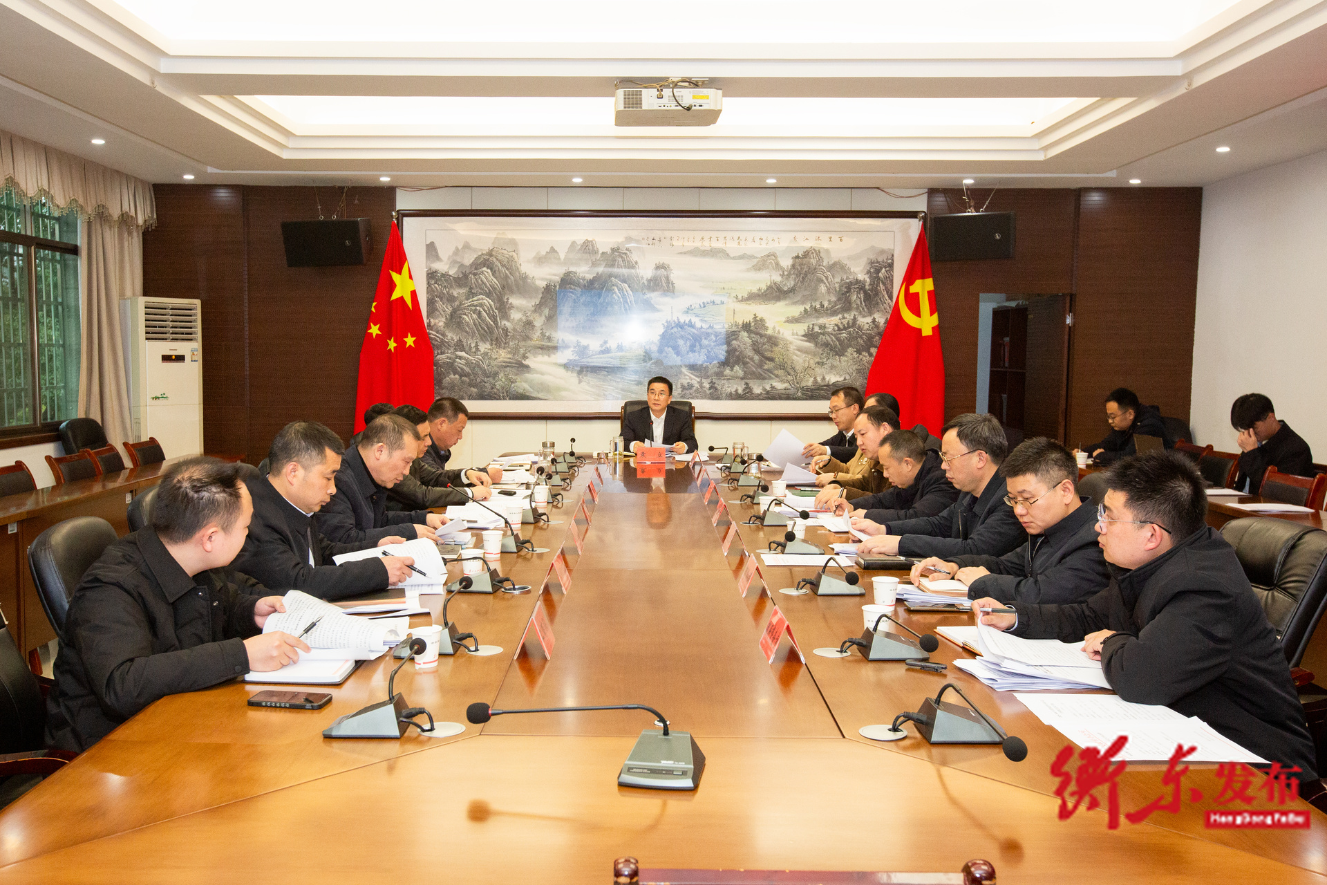 袁立主持召开 “2025-2026年投资促进季” 专项工作调度会