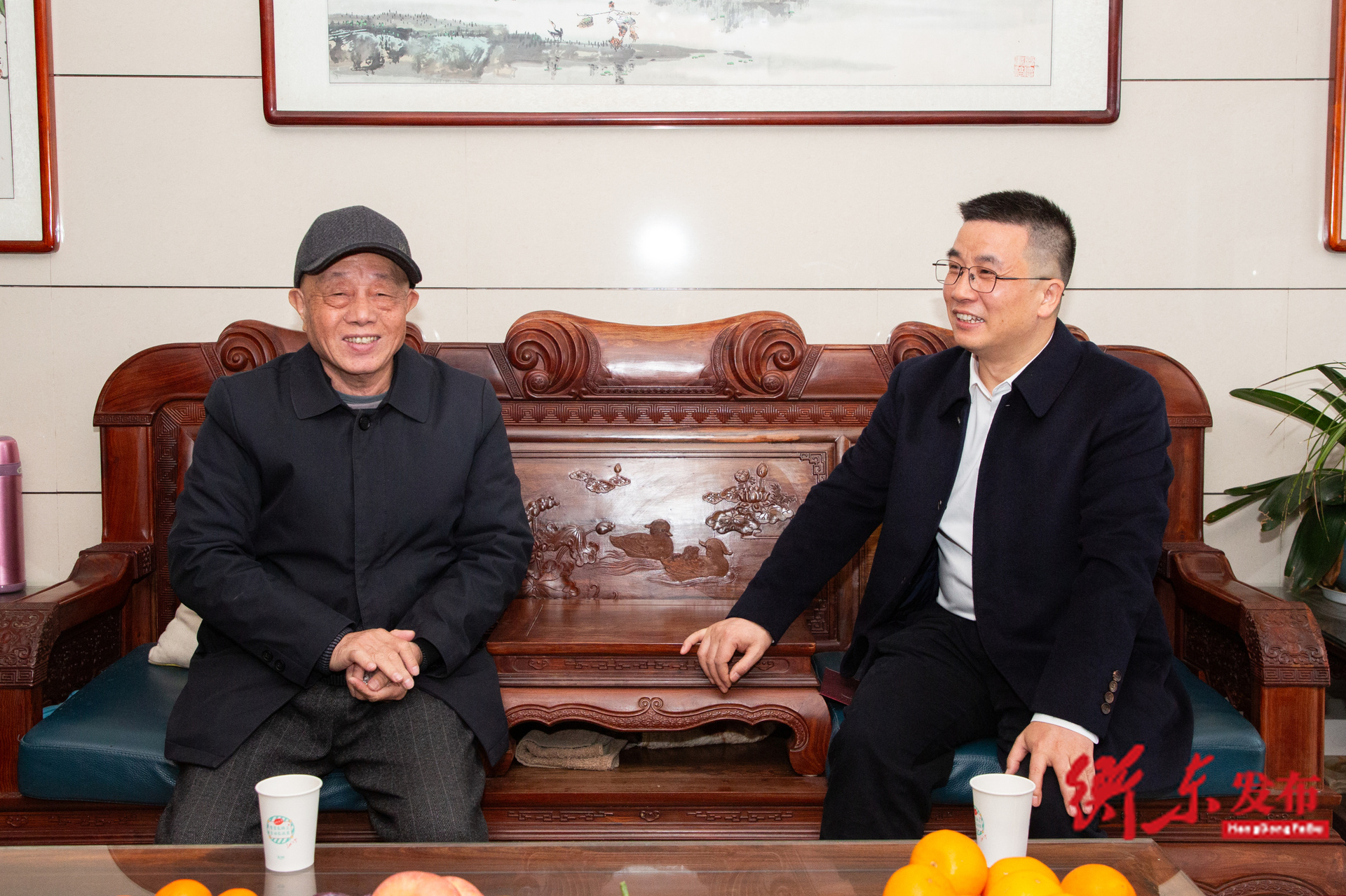 袁立走访慰问离退休老干部