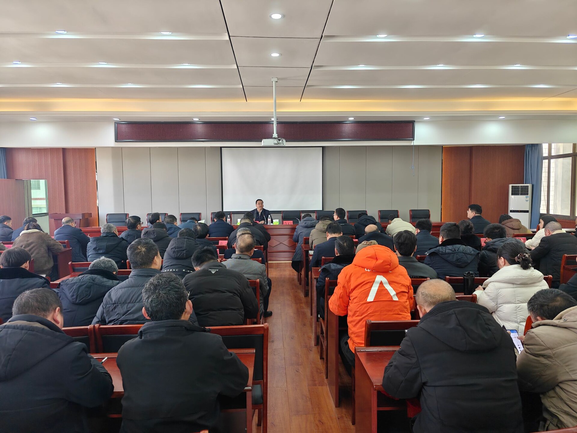 陈植华赴洣水镇宣讲党的二十届四中全会精神并督导重点工作