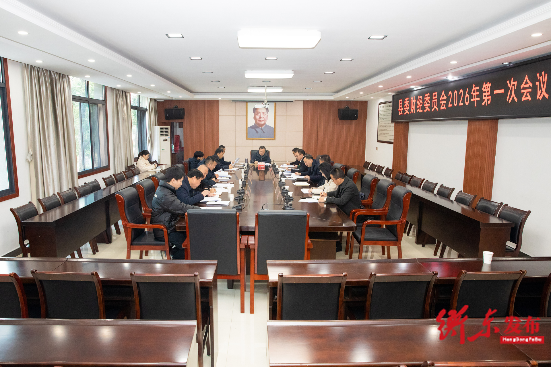 谭建华主持召开县委财经委员会2026年第一次会议