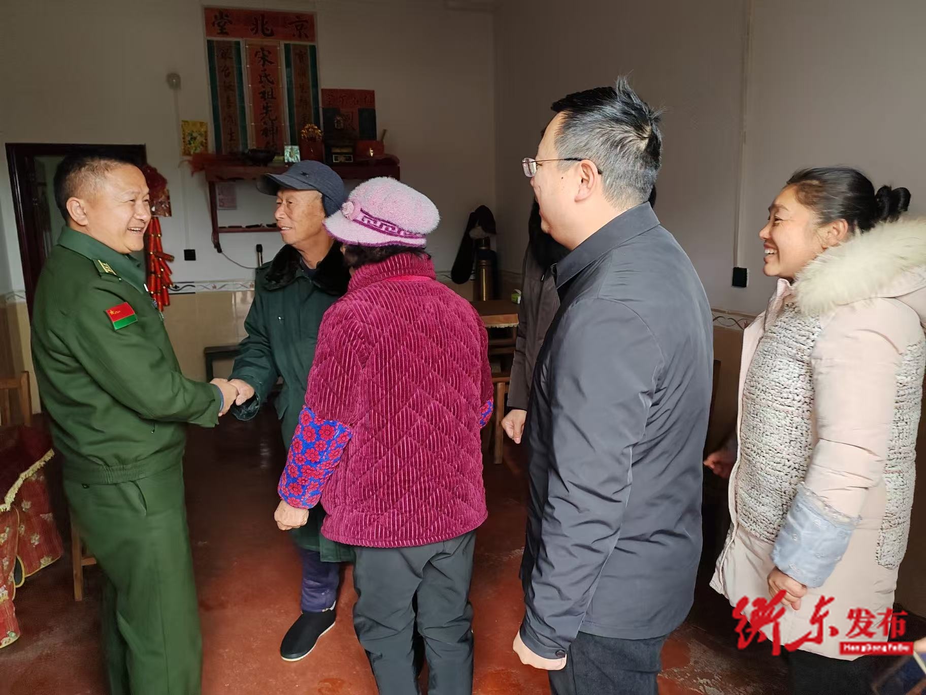 县人武部开展“替卫国戍边军人看望爹娘”暖心走访活动