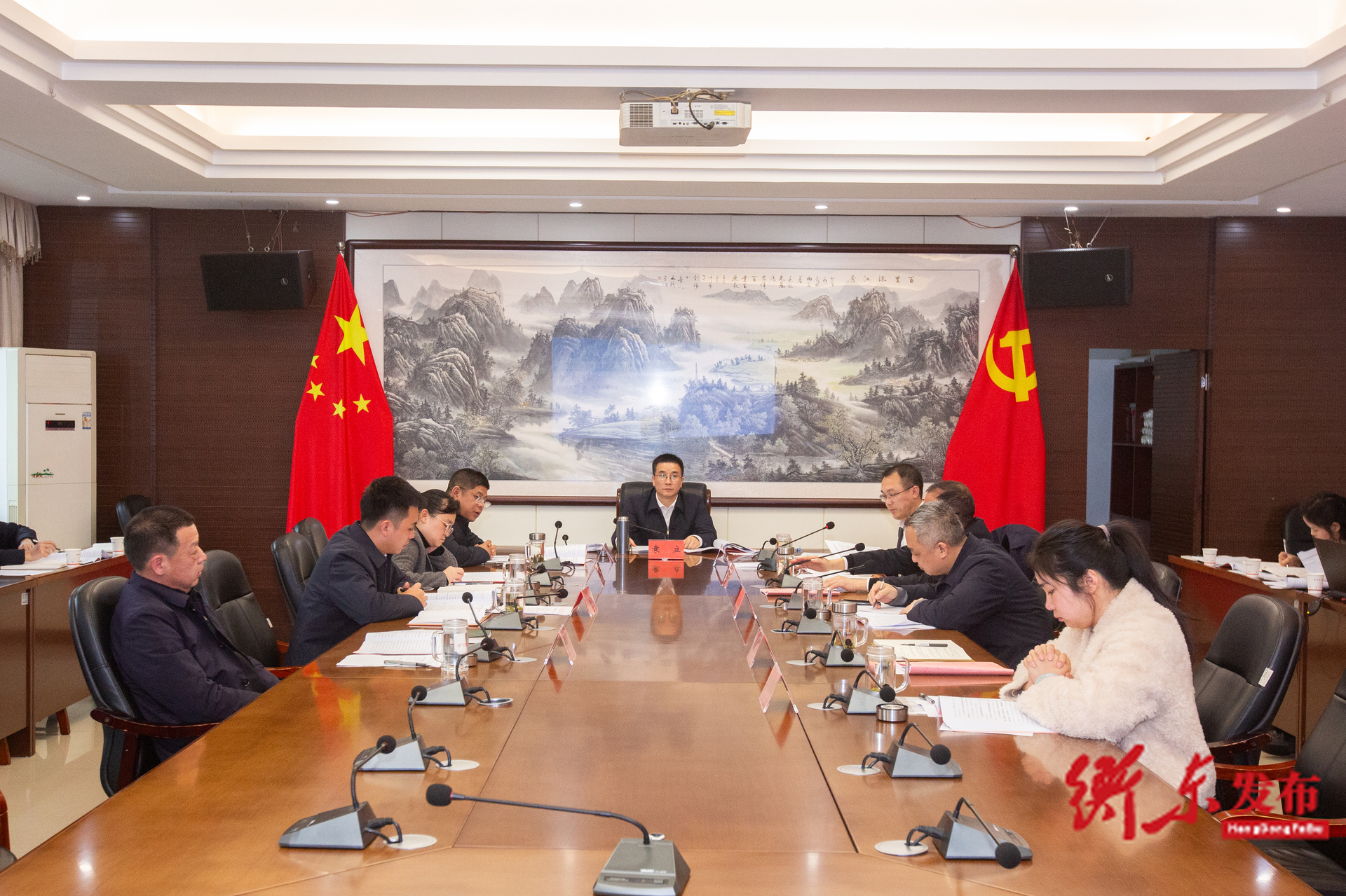 衡东县人民政府党组召开2025年度民主生活会