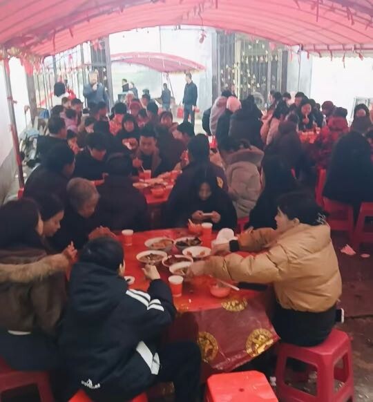 【年味衡东】新塘镇石杨村：200余村民集体过年 团圆年味更浓厚 