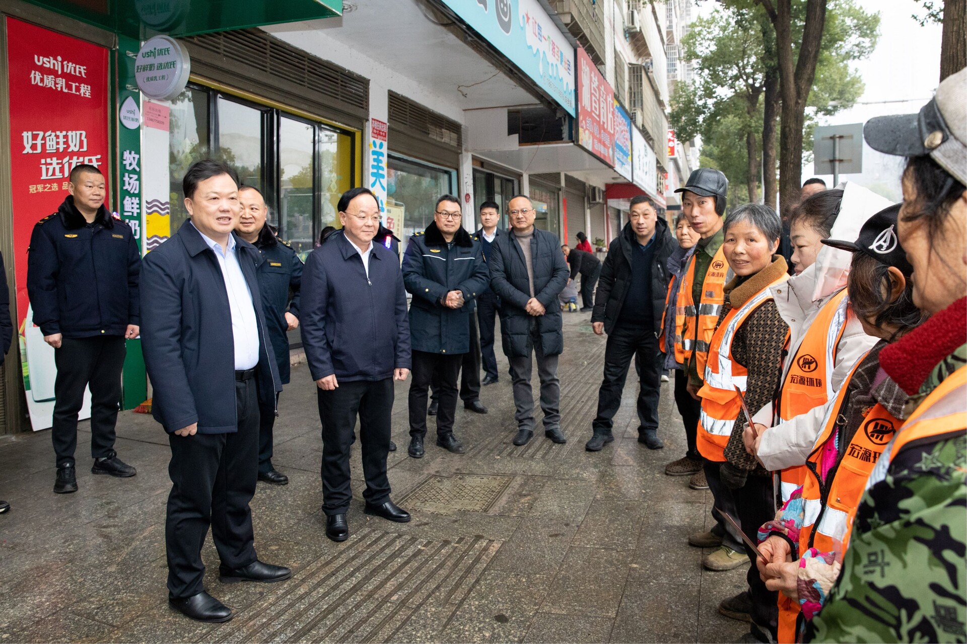 大年初一送关怀 真情祝福暖人心  谭建华看望慰问春节在岗职工