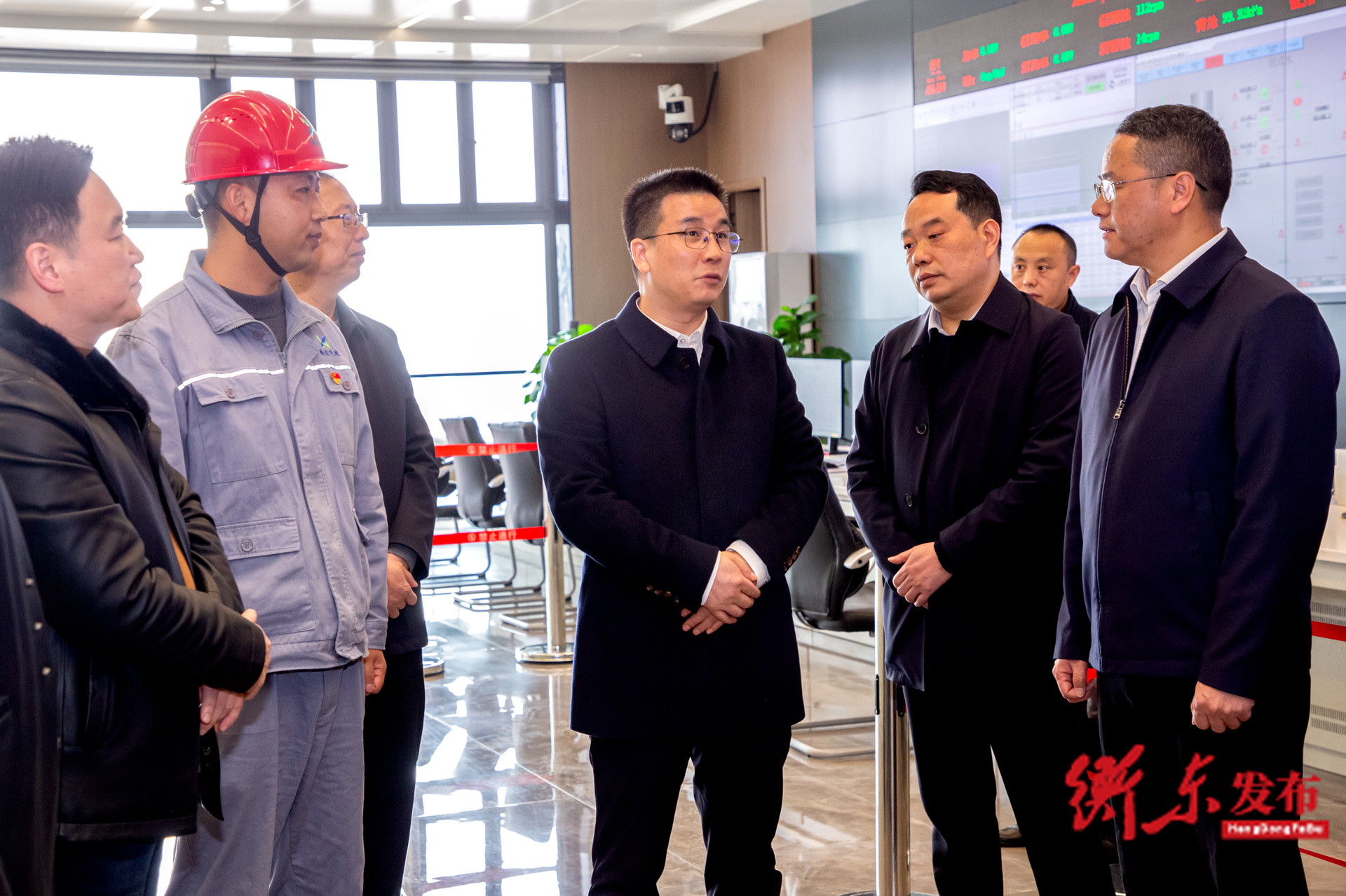 袁立走访慰问复工复产企业、困难职工及模范代表 并赴霞流镇调研