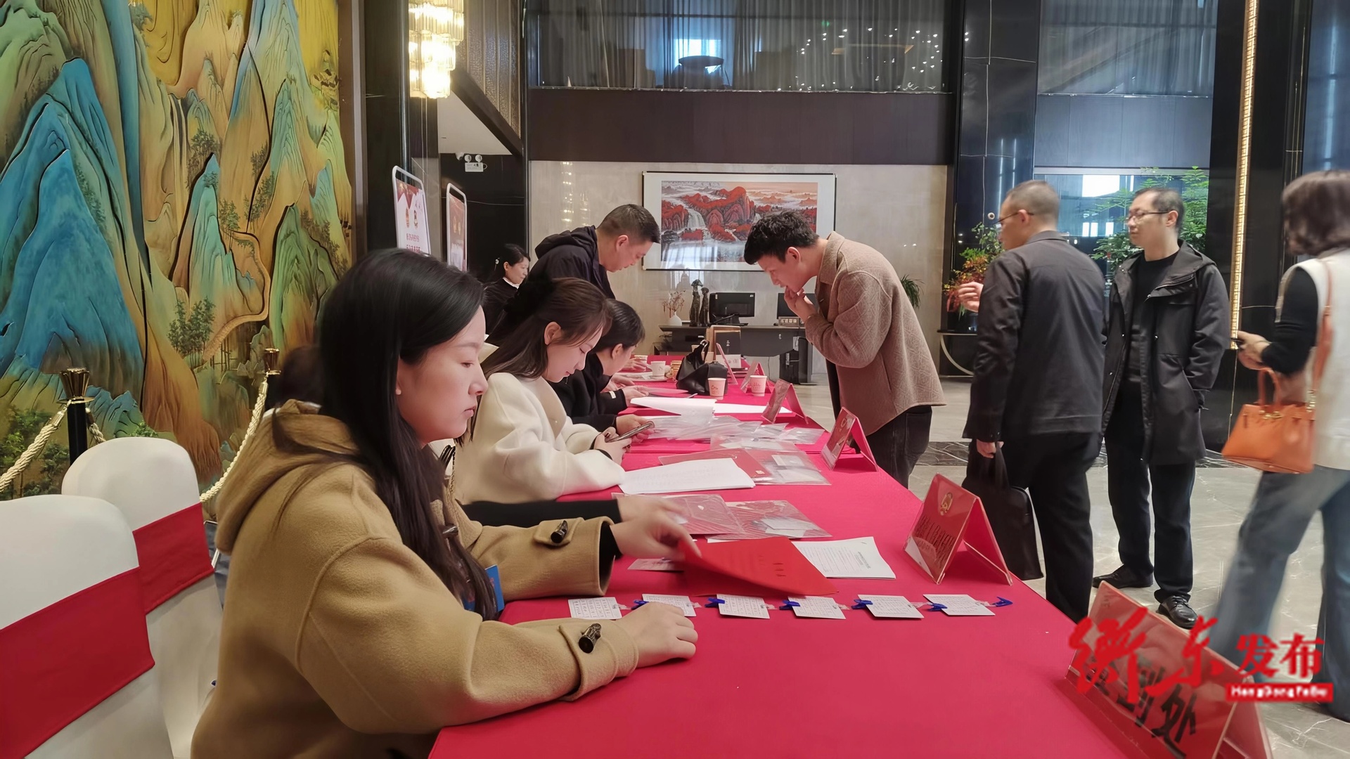 政协委员报到 衡东进入两会时间