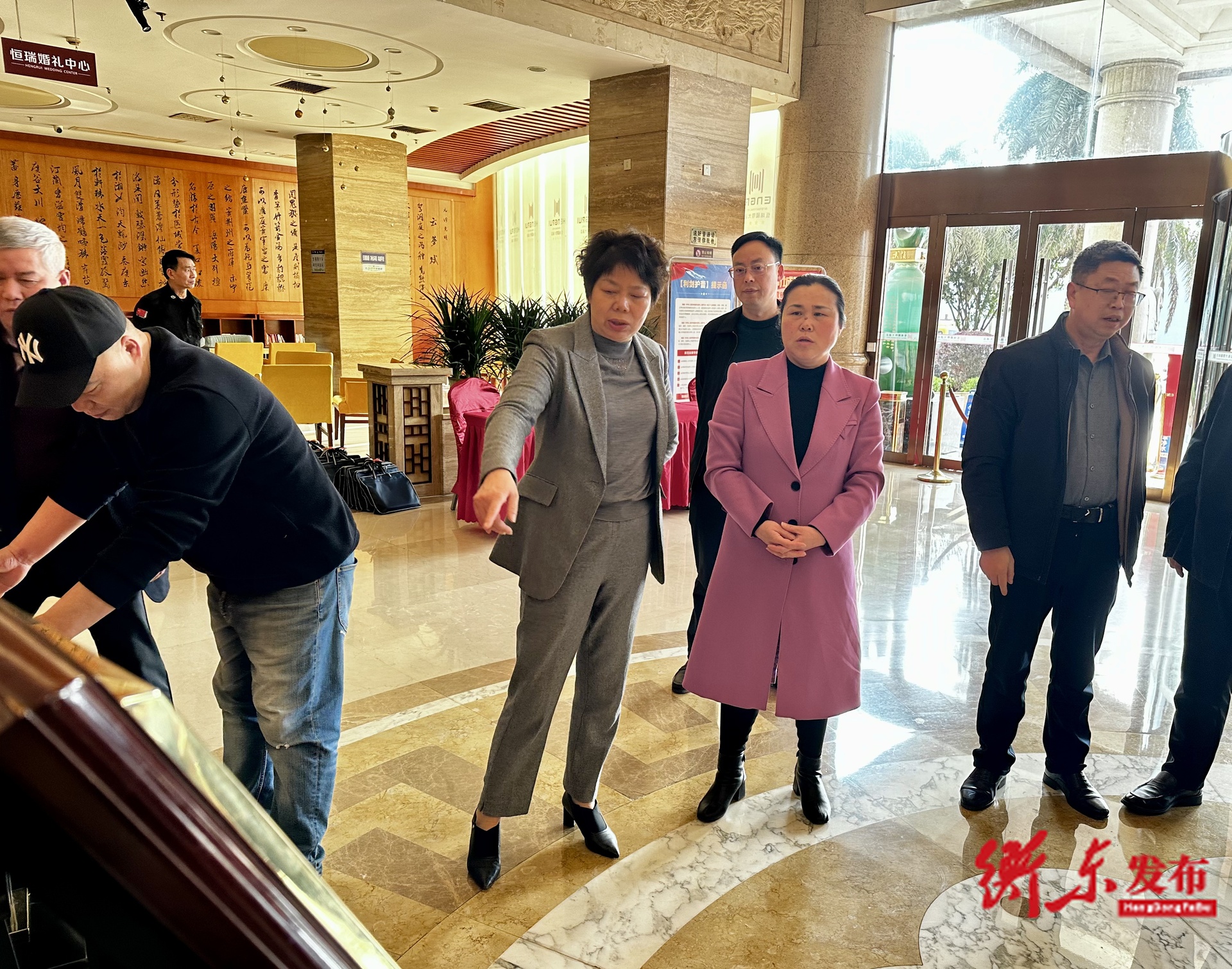 任中元察看县人大十八届六次会议筹备工作