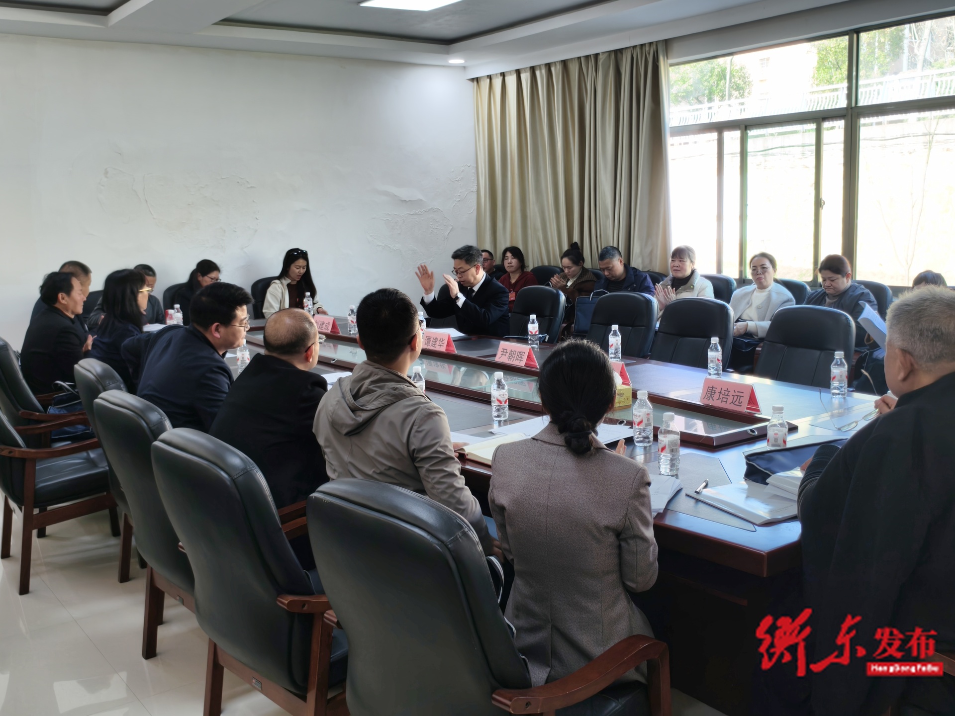 衡东县第十八届人民代表大会第六次会议召开各代表团会议