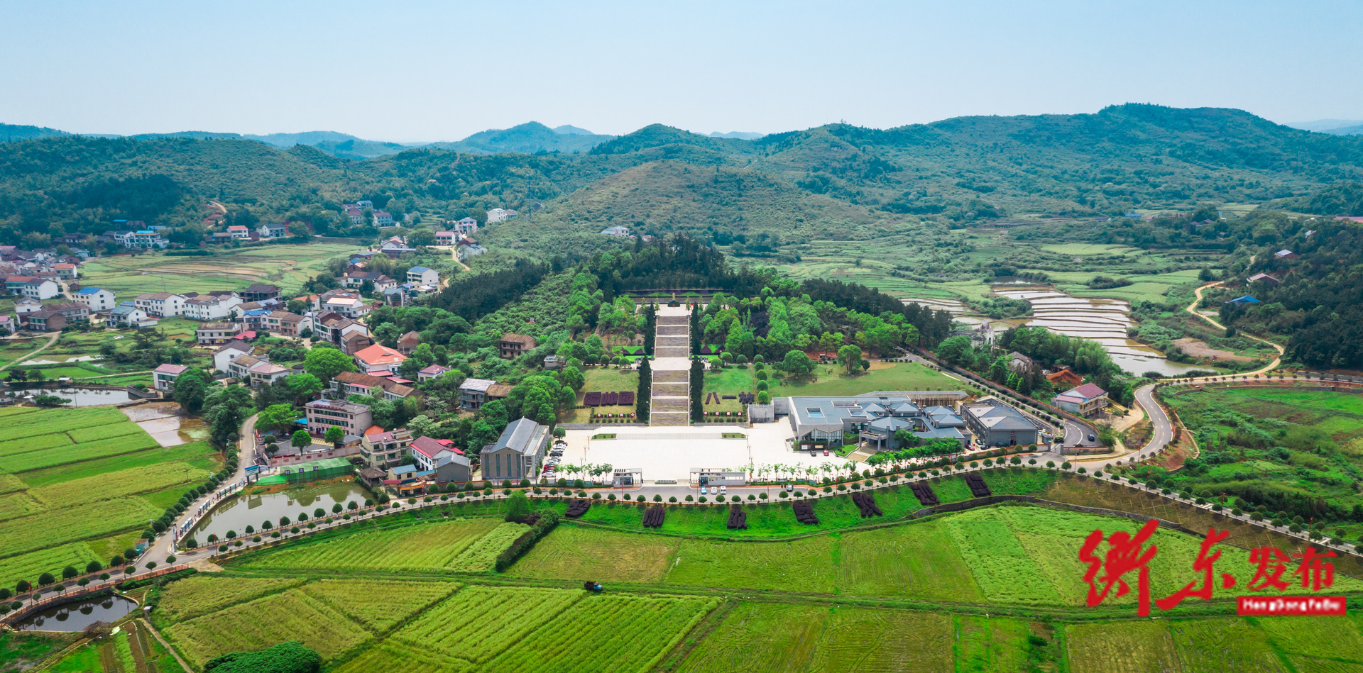 【政府工作报告解读】展望2026（二）：坚持以热点带热度，持续提振内需消费