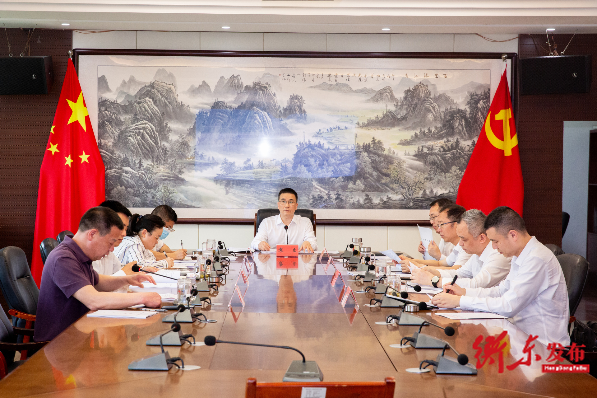袁立主持召开县政府党组2026年第3次会议