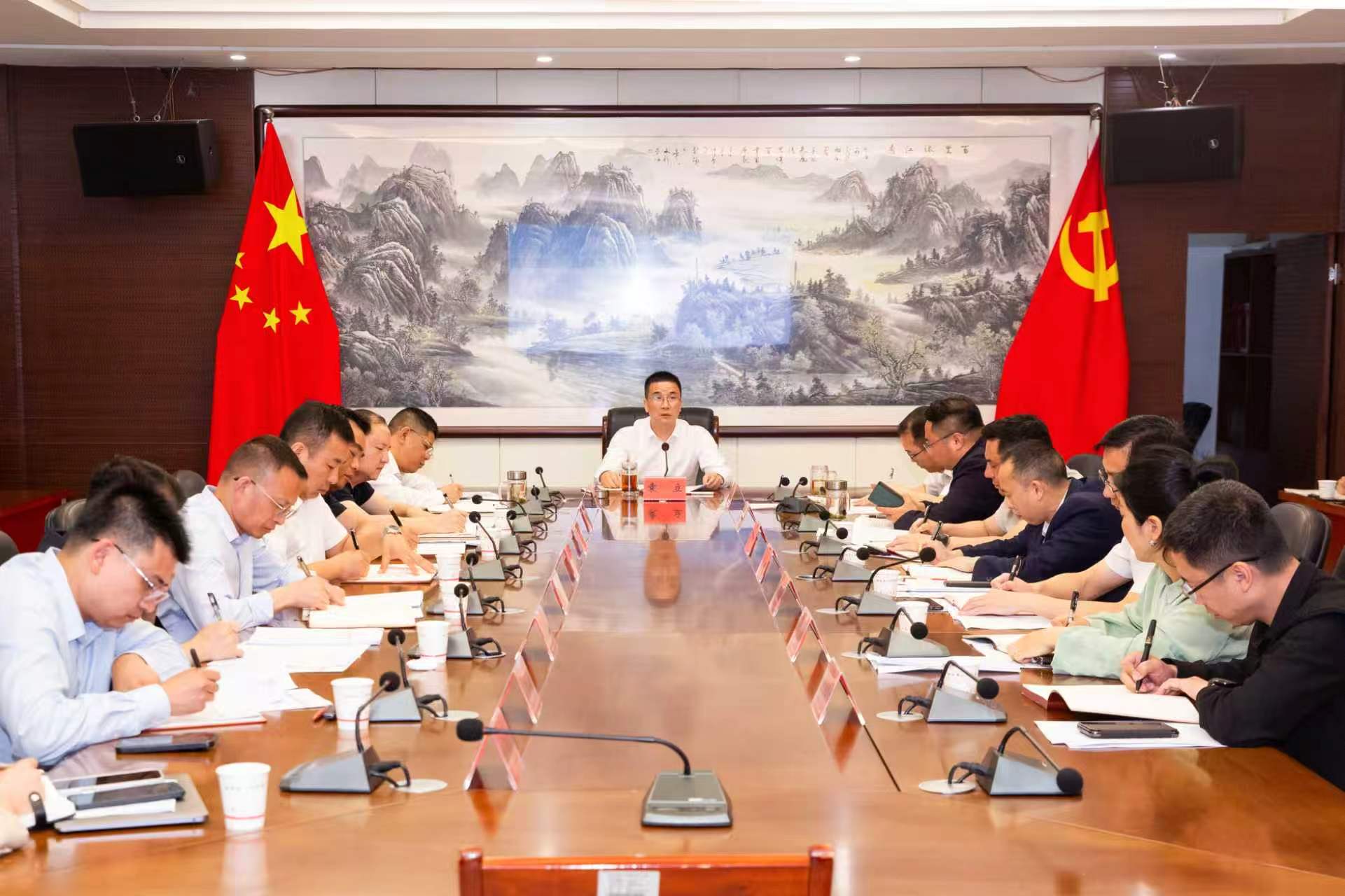 袁立主持召开土储债调度会