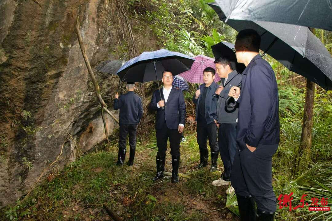 袁立调研检查溶洞污染治理、安全生产及值班值守等重点工作