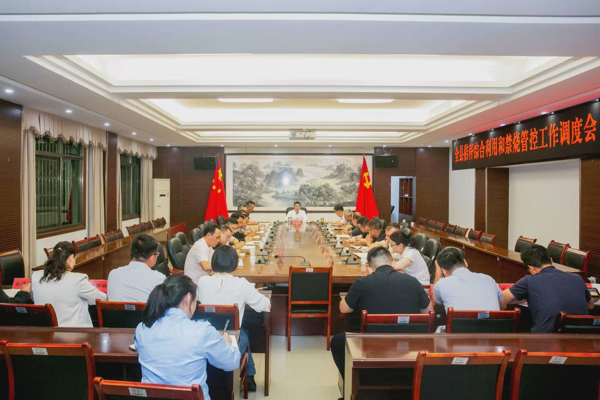 袁立专题调度全县秸秆综合利用和禁烧管控工作