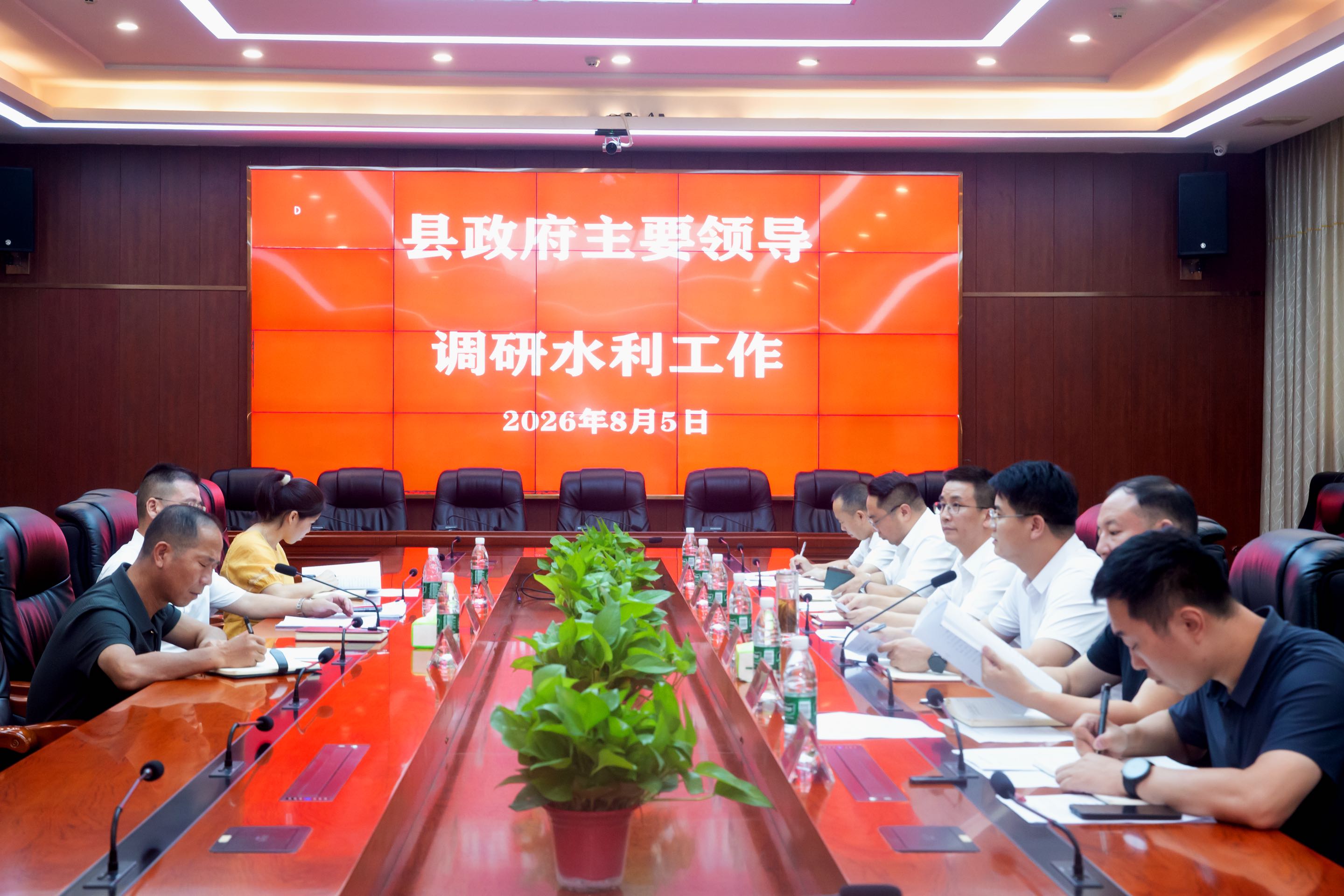 袁立赴县水利局调研