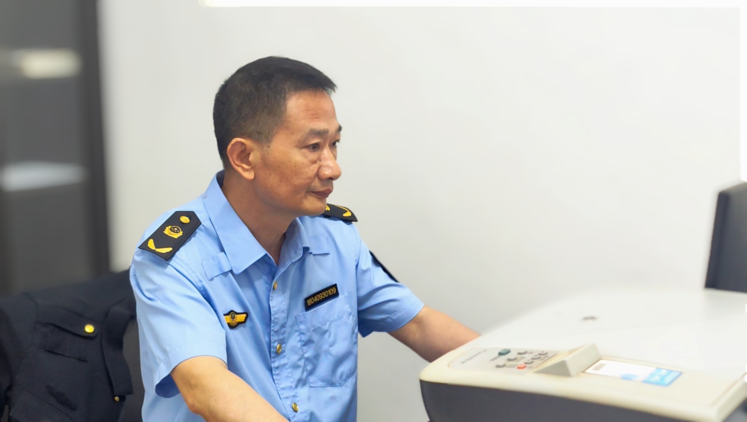 【罗帅故里党旗红一一身边的榜样】成忠建：扎根基层担使命 为民服务践初心